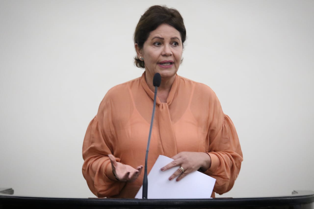 Rose Davino quer abertura de cursos de pós-graduação em hebiatria