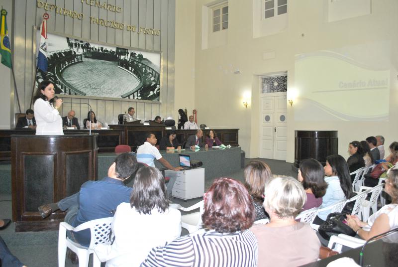 Secretária presta contas dos recursos do SUS no primeiro quadrimestre de 2015