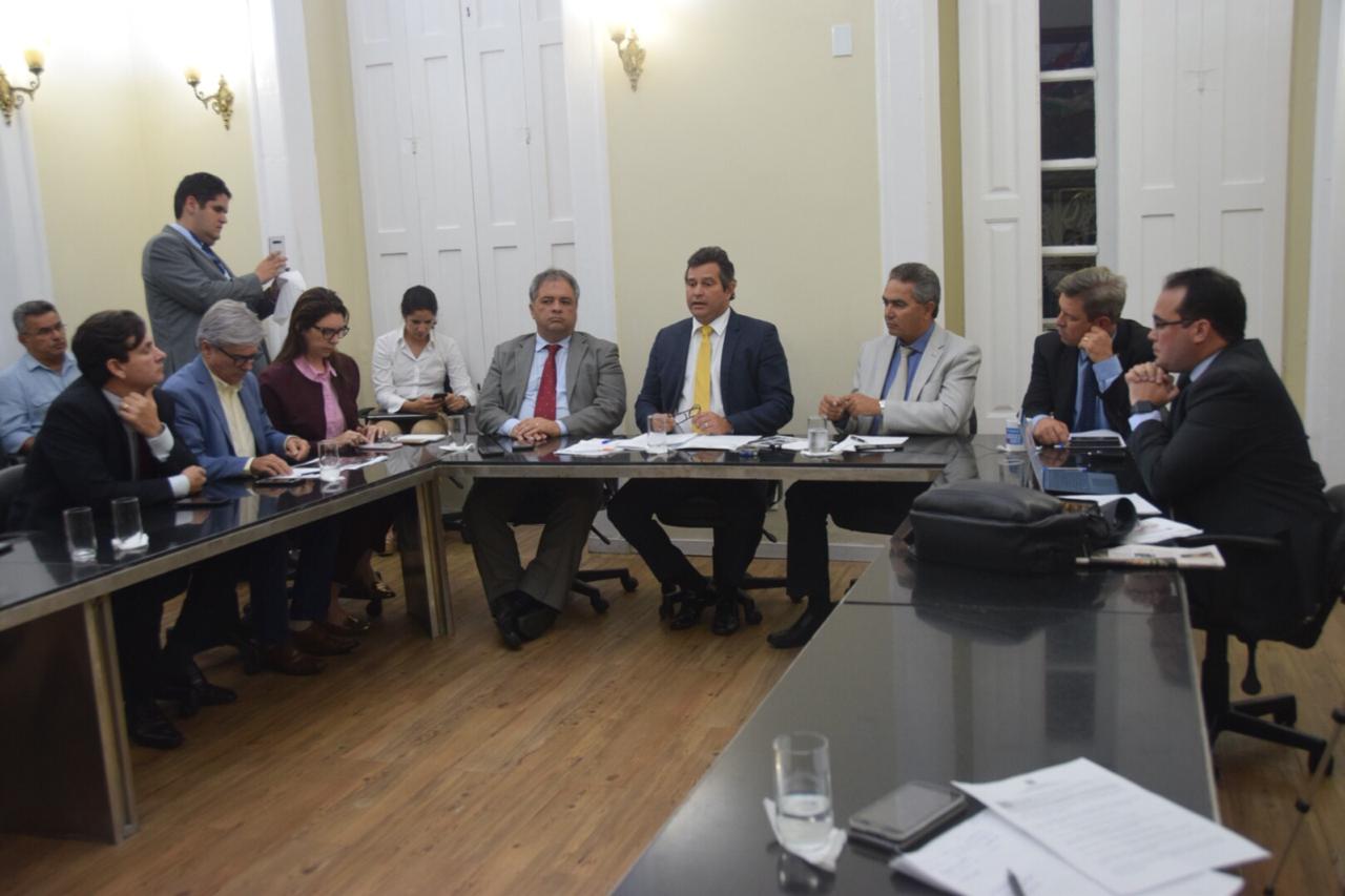 Secretário Maurício Quintella presta esclarecimentos sobre ações e obras do Estado