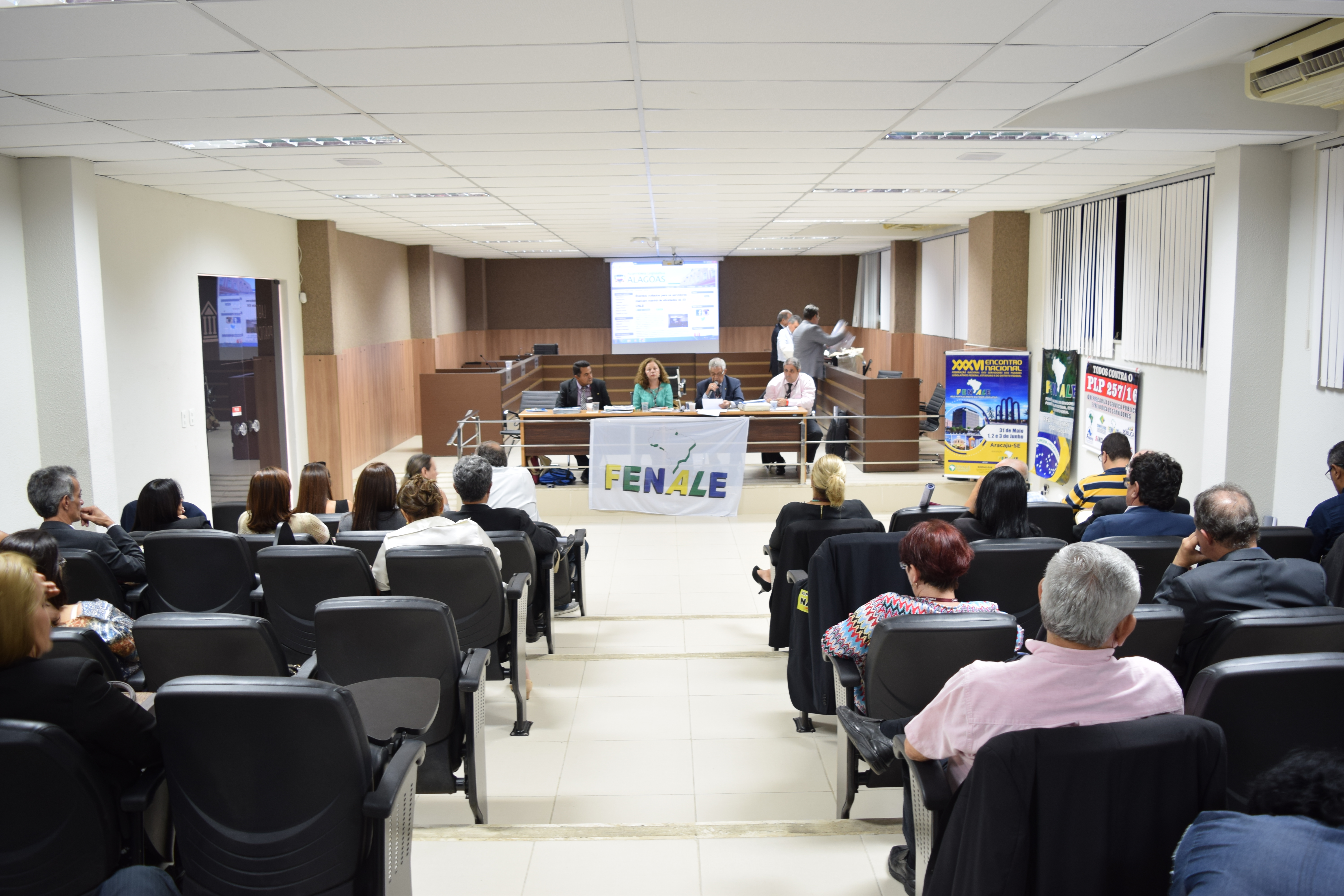 Servidores alagoanos se capacitam e marcam presença em encontro nacional dos Legislativos
