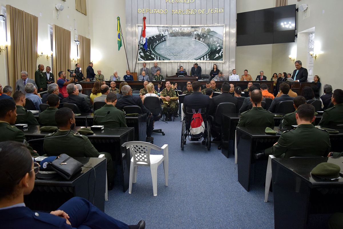 Sessão especial no Parlamento rende homenagens ao Dia do Soldado