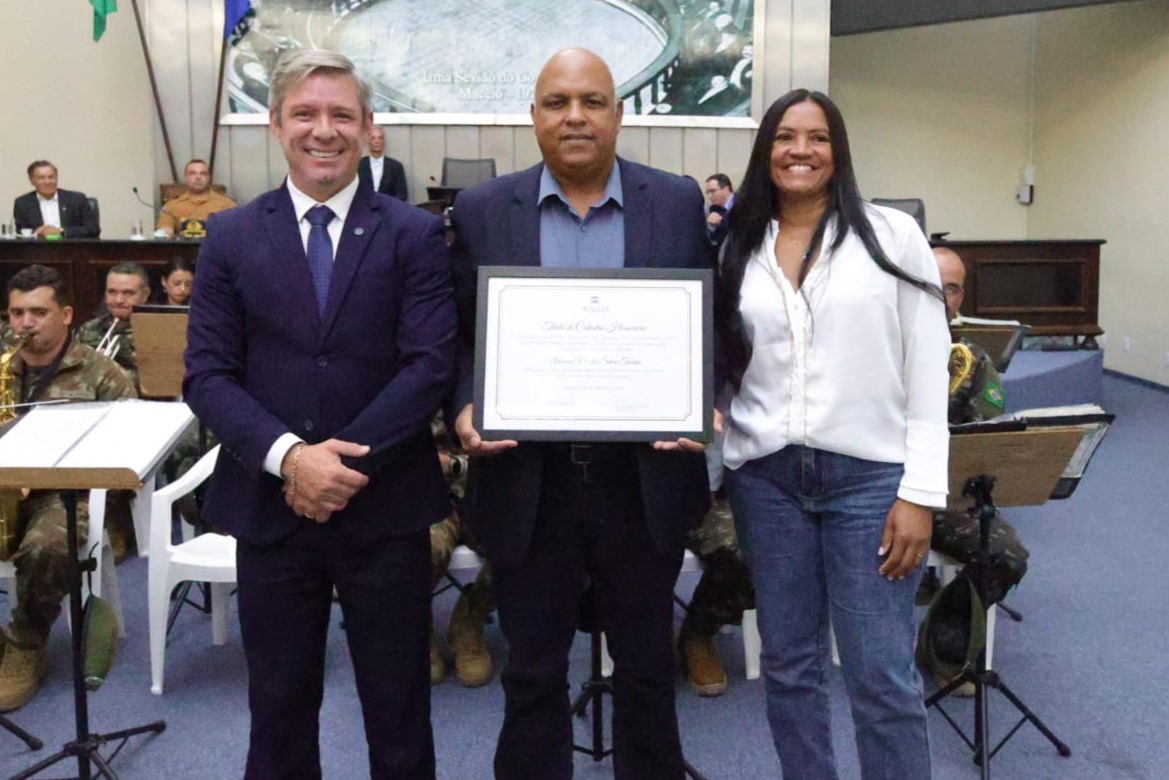 Sessão solene celebra Dia do Exército e capitão do 59º BIMtz recebe Título de Cidadão Honorário
