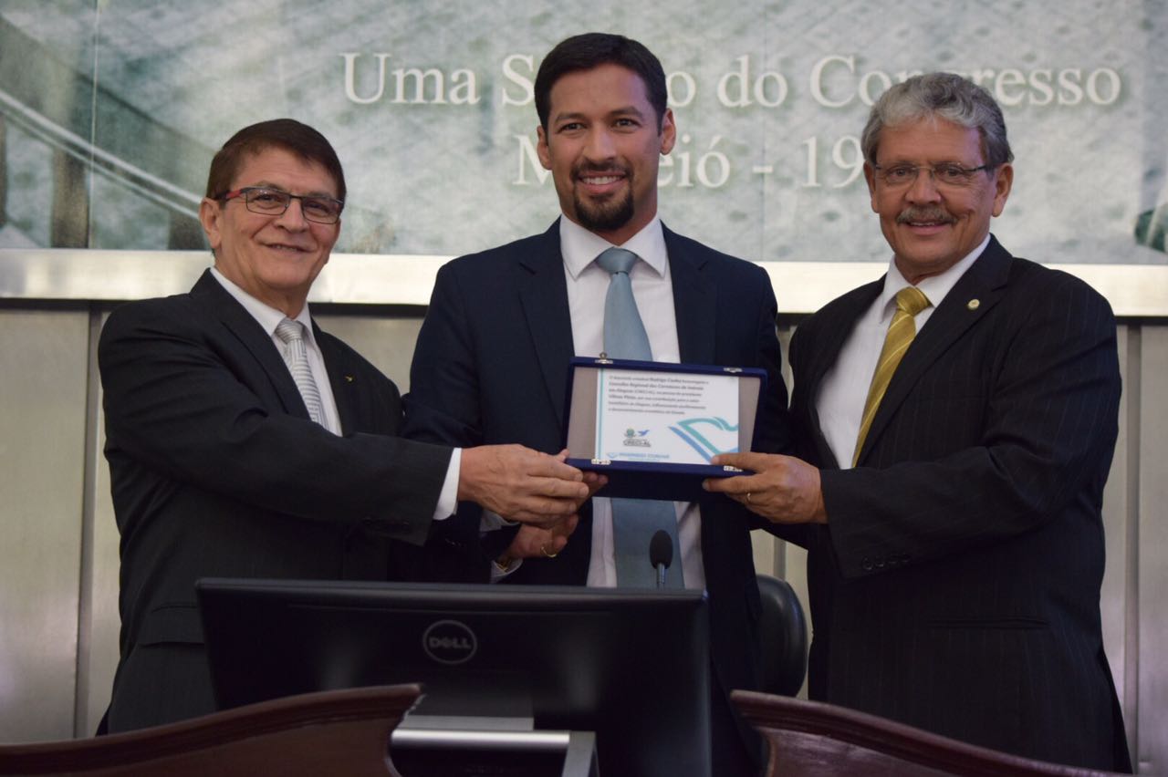 Sessão solene homenageia corretores de imóveis