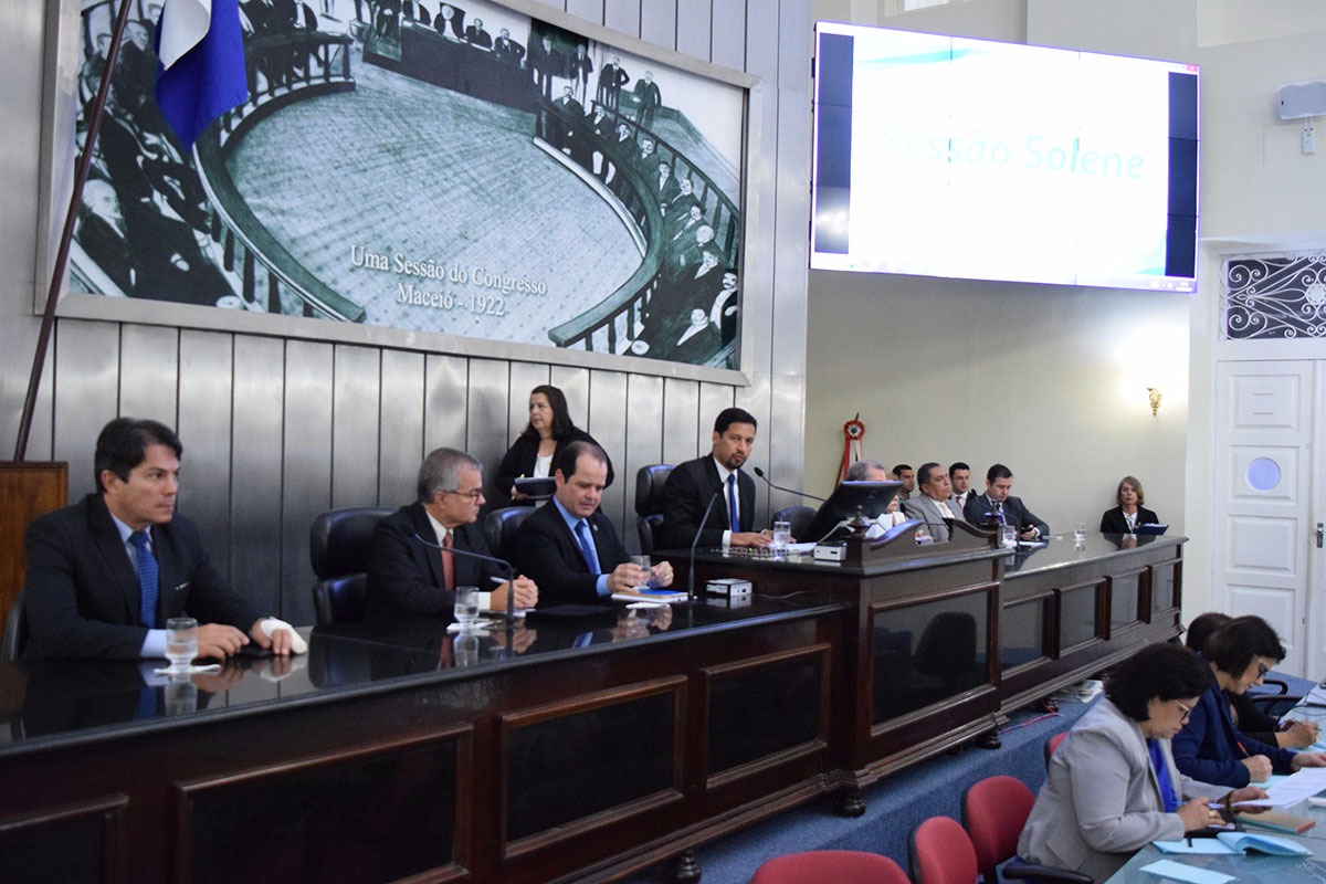 Procuradores de Estado são homenageados em sessão solene