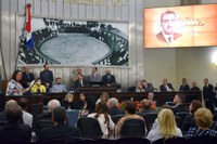 Sessão solene presta homenagem ao centenário de Rubens Canuto