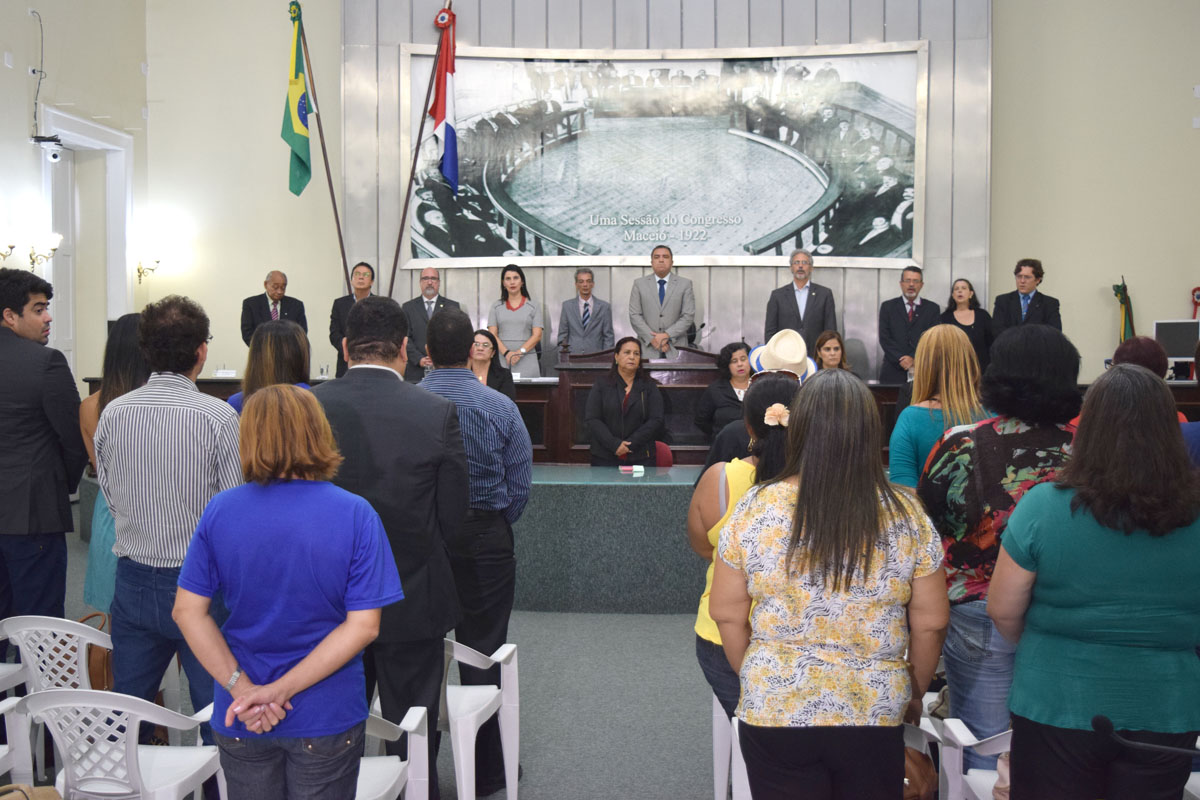 Sessão solene presta homenagem ao Conselho Regional de Administração