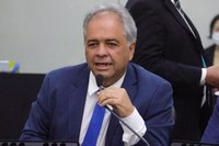 Silvio Camelo homenageia os 50 anos do Restaurante Dragão