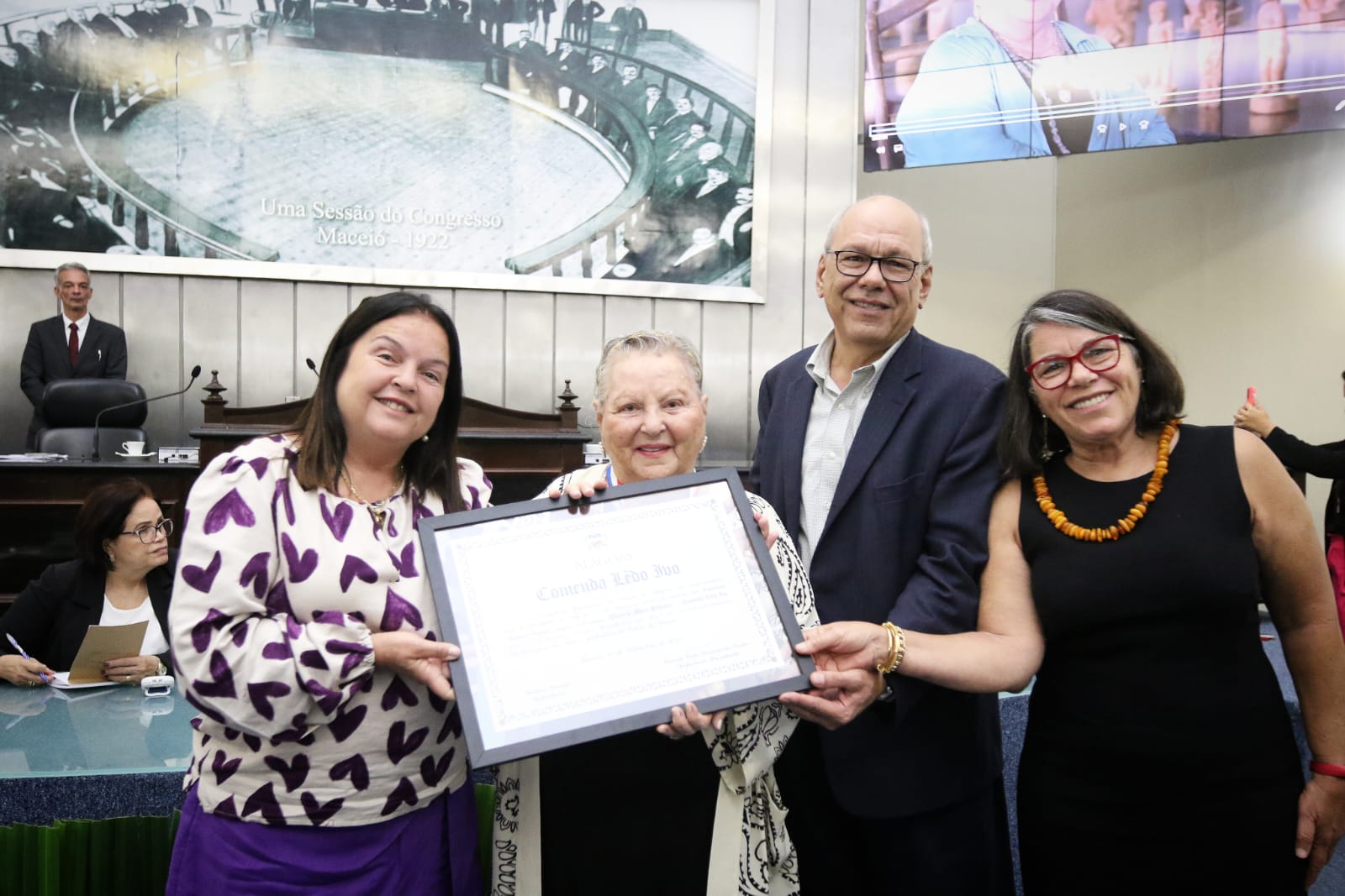 Tânia Pedrosa é homenageada na Assembleia com a Comenda Lêdo Ivo