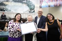 Tânia Pedrosa é homenageada na Assembleia com a Comenda Lêdo Ivo