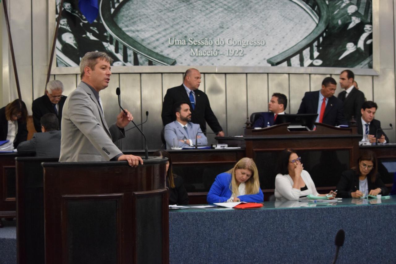 Tragédia em Suzano acirra debate sobre a liberação do porte de armas