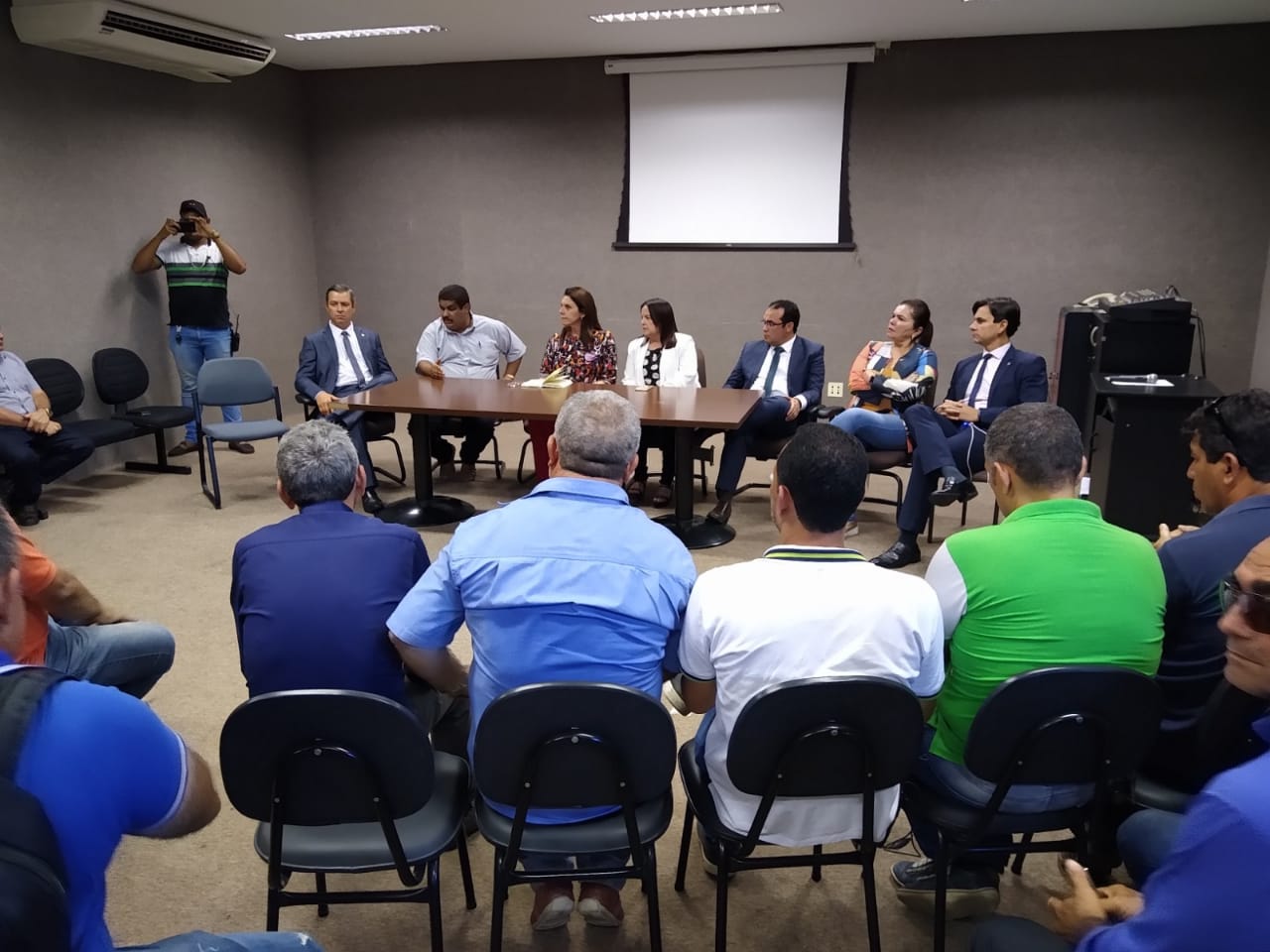 Transportadores complementares buscam apoio do Parlamento