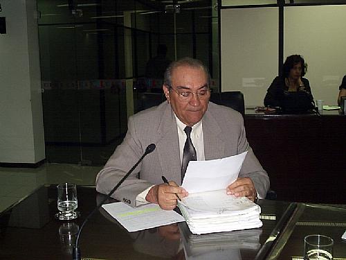 Veja a trajetória política de Roberto Torres, que foi presidente da Casa e parlamentar Constituinte