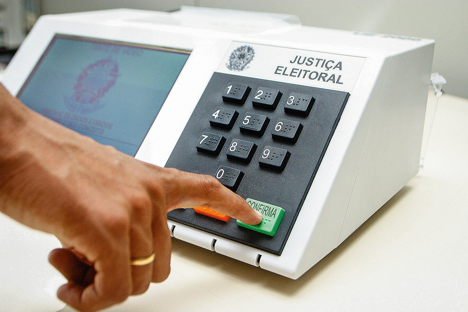 Veja o que é permitido e o que é proibido na hora de votar