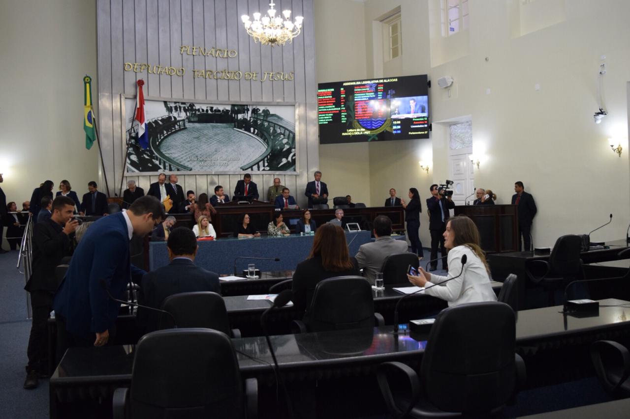 Veto governamental ao projeto que modifica o Estatuto dos Policiais Militares é debatido em plenário