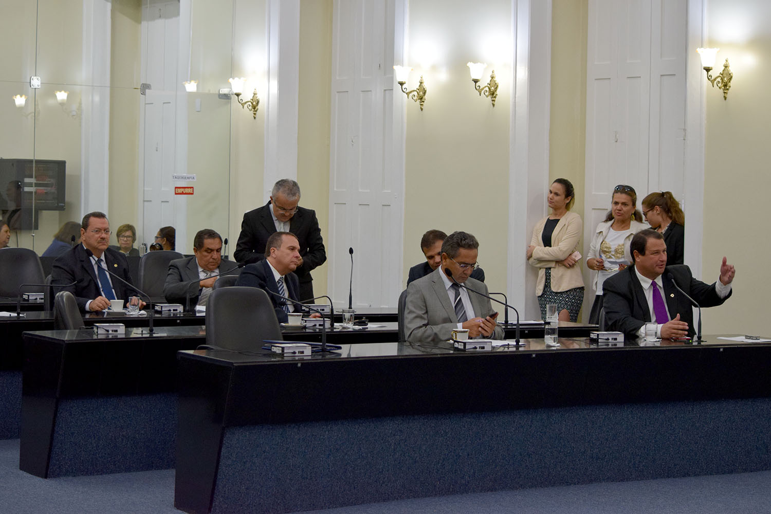 Vetos do Executivo são analisados pelo plenário